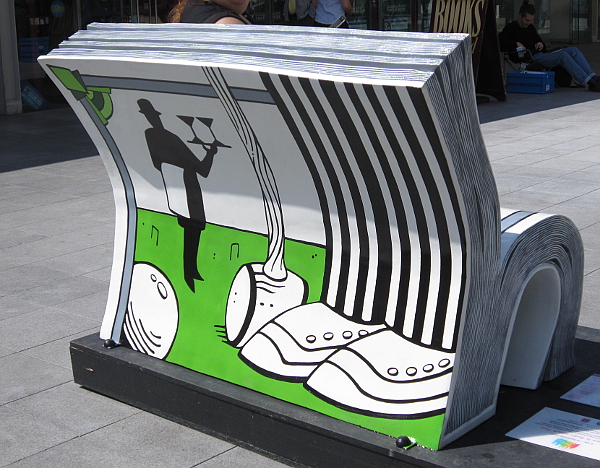 The "Jeeves and Wooster" book bench.