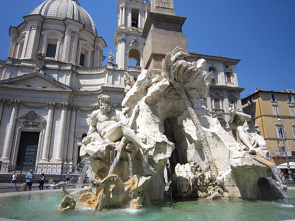 The Fontana dei Quattro Fiumi in front of Sant'Agnese in Agone. Photo: Mittens and Sunglasses © 2016