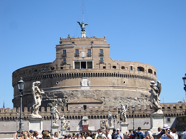 Castel Sant'Angelo Photo: Mittens and Sunglasses © 2016