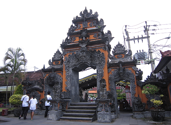  The entrance of Tanah Lot.