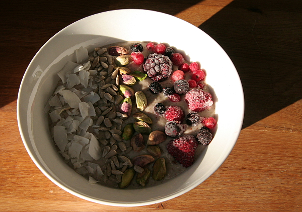 Smoothie bowl with coconut flakes, seeds, nuts, and frozen berries. Photo: Mittens and Sunglasses © 2018